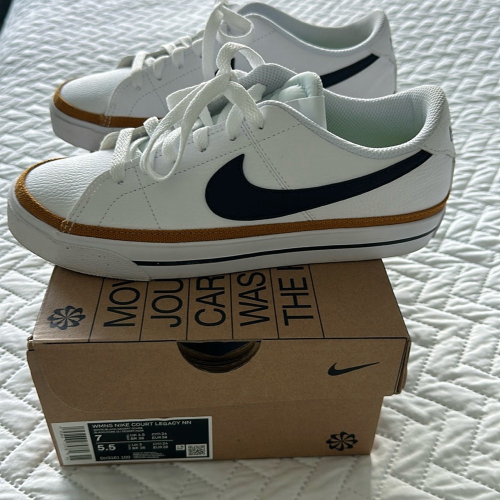Nike court legacy